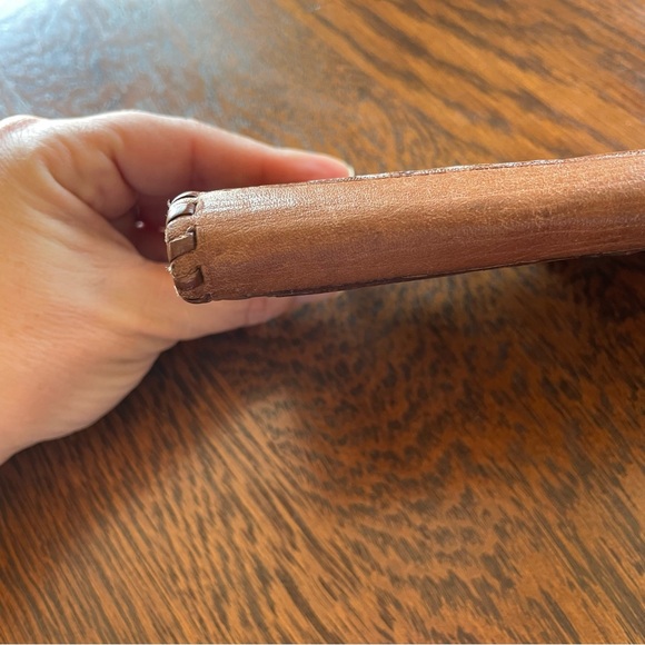 Vintage Hand Tooled Leather Wallet - Picture 3 of 15